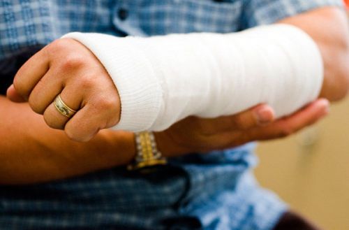 Неправильная иммобилизация циркулярной гипсовой повязкой при перелома дистального метаэпифиза лучевой кости как провоцирующий фактор для развития болезни Зудока.jpg